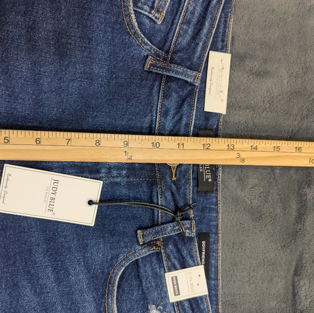NWT Judy Blue Jeans Womens 13/31 Floral Embroidered High Rise Boyfriend Fit